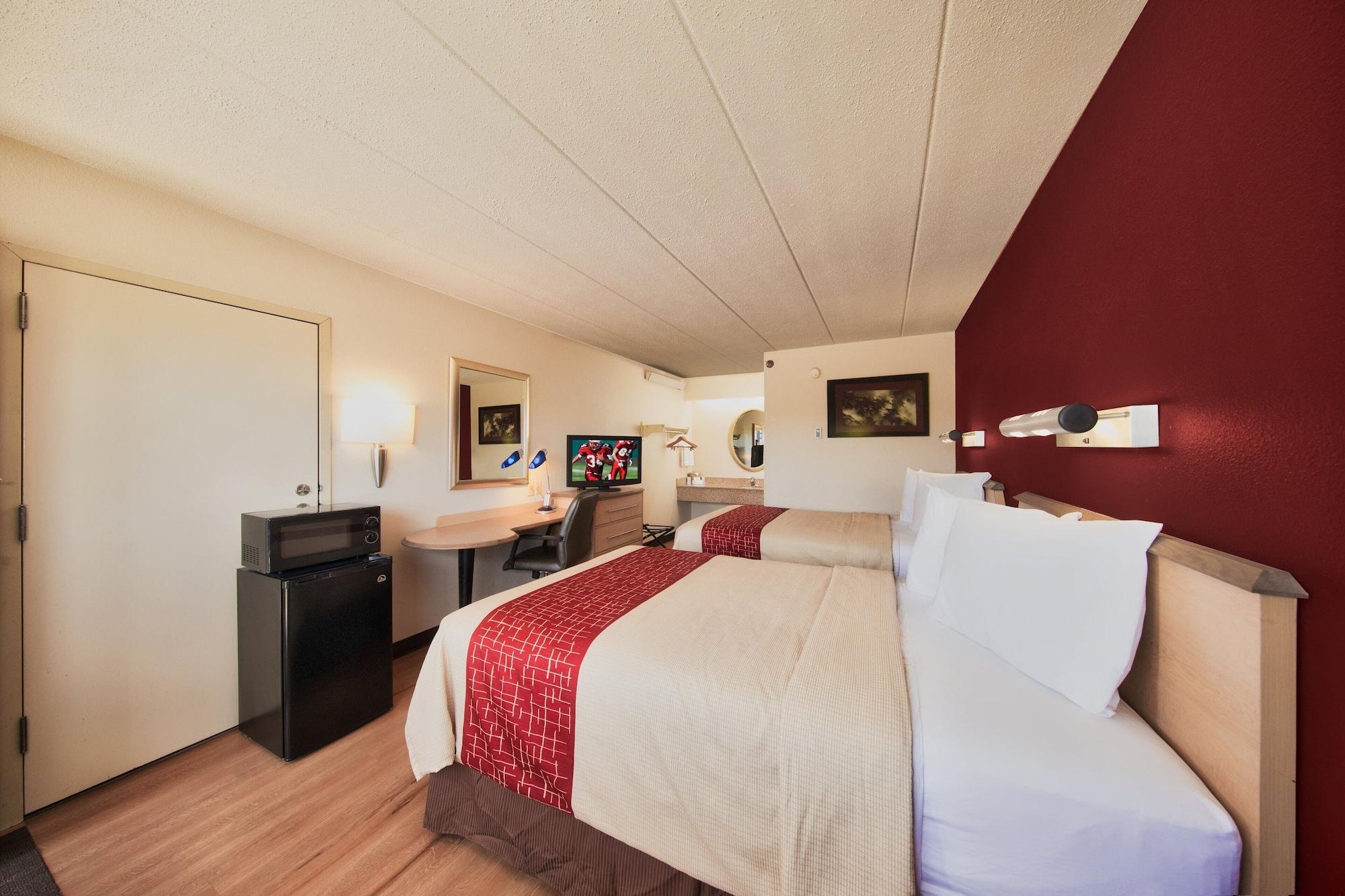 Red Roof Inn Cincinnati Northeast - Blue Ash Exterior photo