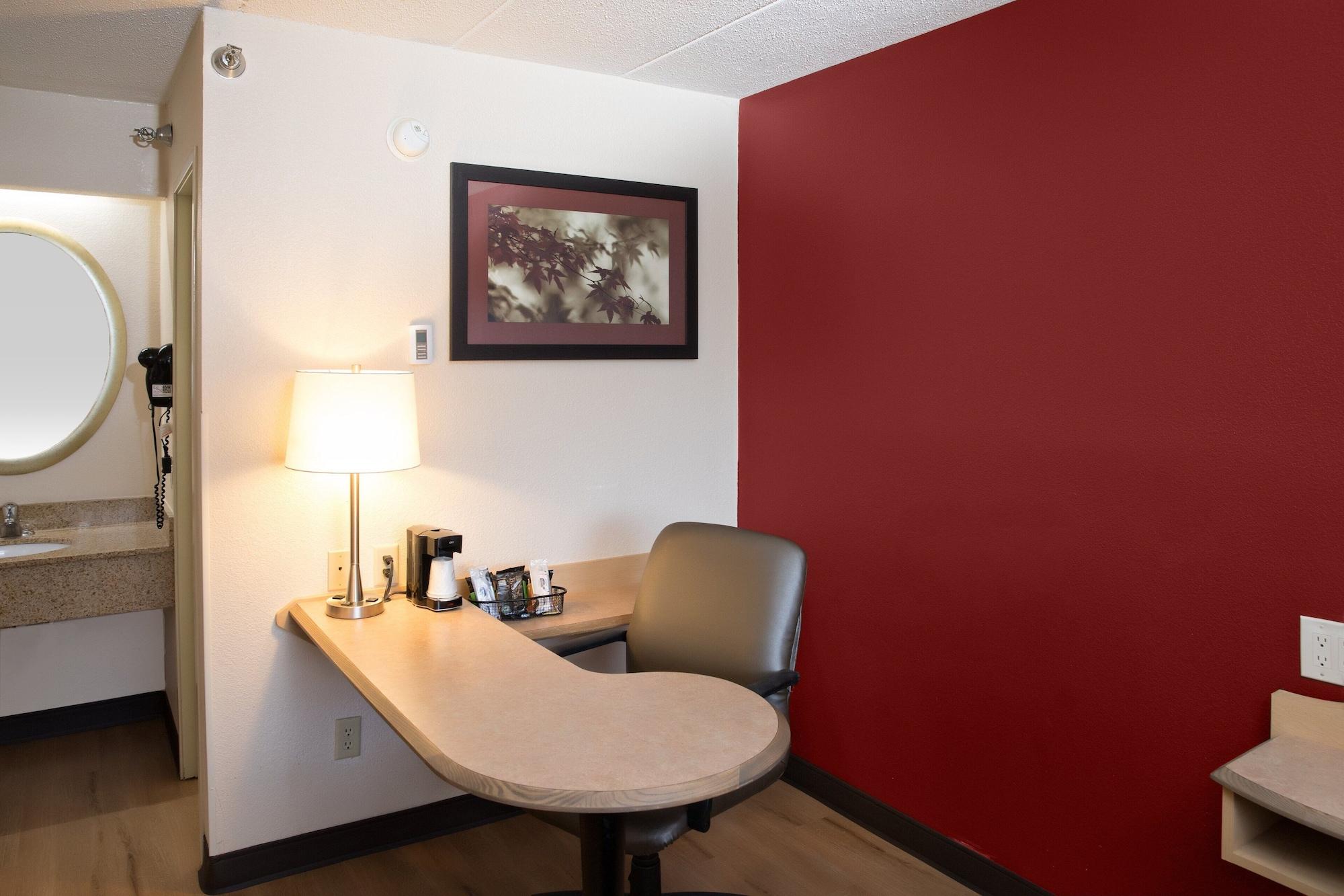 Red Roof Inn Cincinnati Northeast - Blue Ash Exterior photo