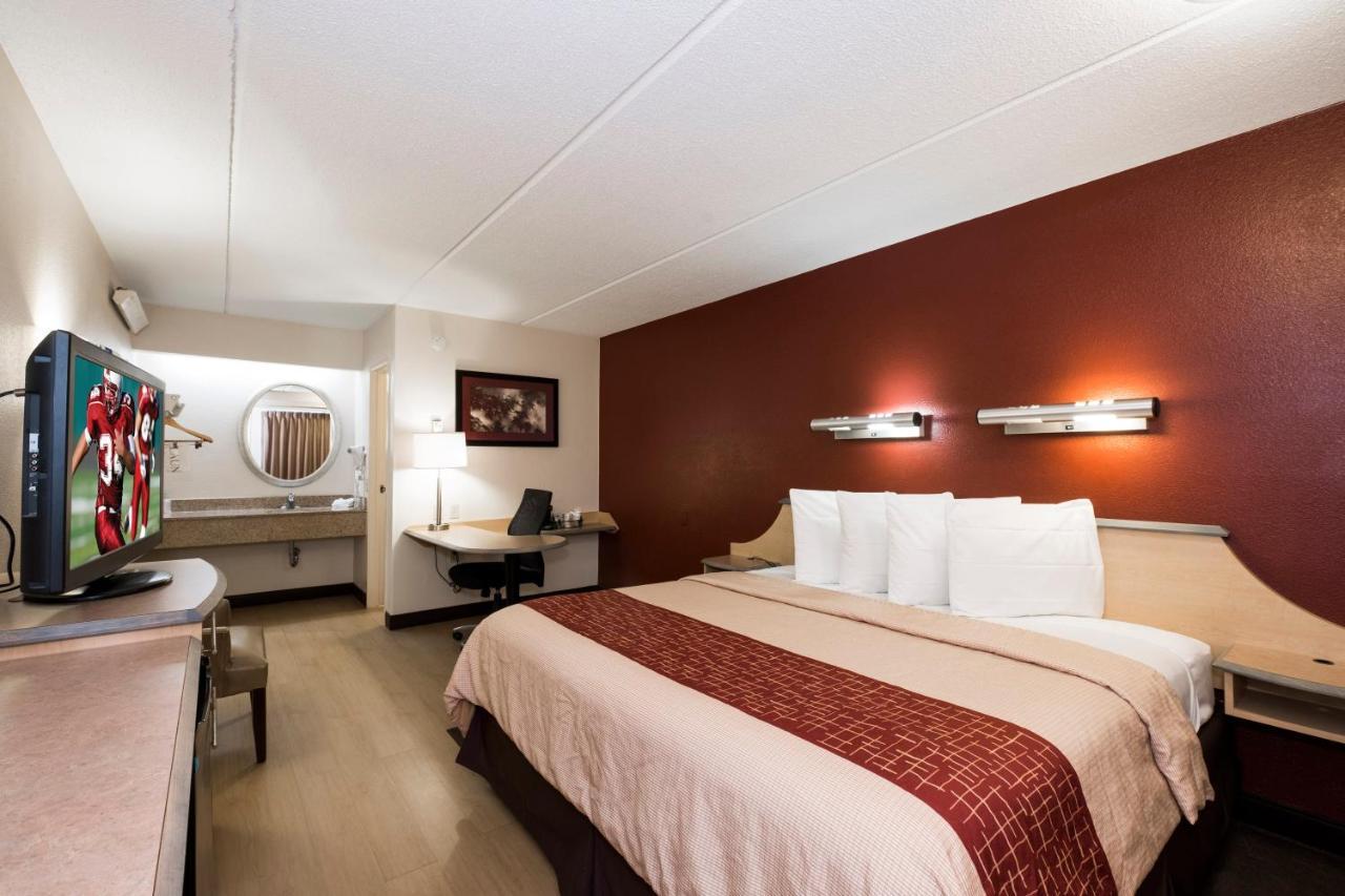Red Roof Inn Cincinnati Northeast - Blue Ash Exterior photo