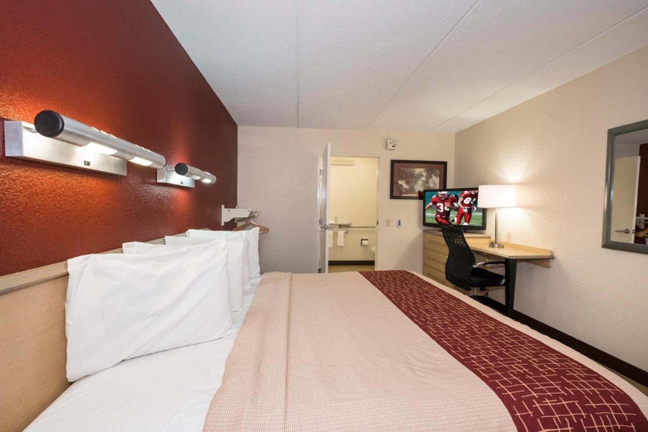 Red Roof Inn Cincinnati Northeast - Blue Ash Exterior photo