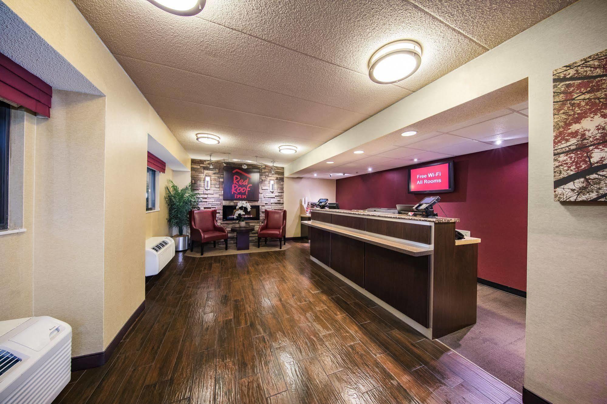 Red Roof Inn Cincinnati Northeast - Blue Ash Exterior photo